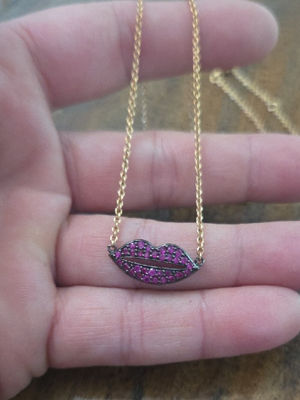 Ruby Lips Necklace - Picture 2 of 3